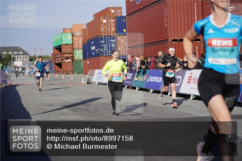 03.10.2025 - Köhlbrandbrückenlauf Michael Burmester http://msf.ph/oto/8997158 03.10.2025 10:01:01 Ziel 1110, 1115, 1517, 1602, 2587, 3091, 3458, 3775 meine-sportfotos.de