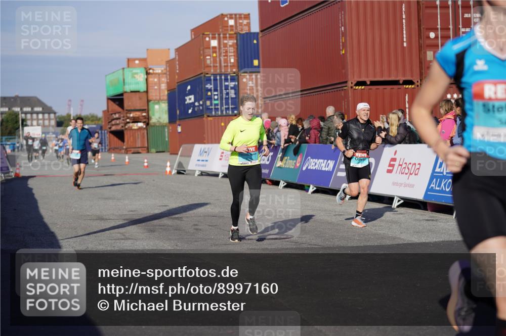 03.10.2025 - Köhlbrandbrückenlauf Michael Burmester http://msf.ph/oto/8997160 03.10.2025 10:01:01 Ziel 1110, 1115, 1517, 1602, 2587, 3091, 3458, 3775 meine-sportfotos.de