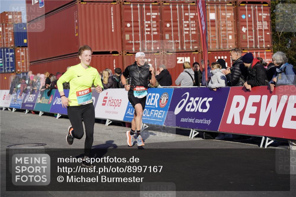 03.10.2025 - Köhlbrandbrückenlauf Michael Burmester http://msf.ph/oto/8997167 03.10.2025 10:01:02 Ziel 1110, 1115, 1176, 1517, 1602, 2587, 3091, 3458 meine-sportfotos.de
