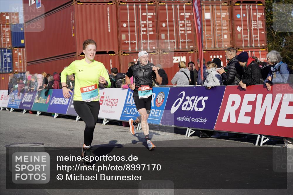 03.10.2025 - Köhlbrandbrückenlauf Michael Burmester http://msf.ph/oto/8997170 03.10.2025 10:01:02 Ziel 1110, 1115, 1176, 1517, 1602, 2587, 3091, 3458 meine-sportfotos.de