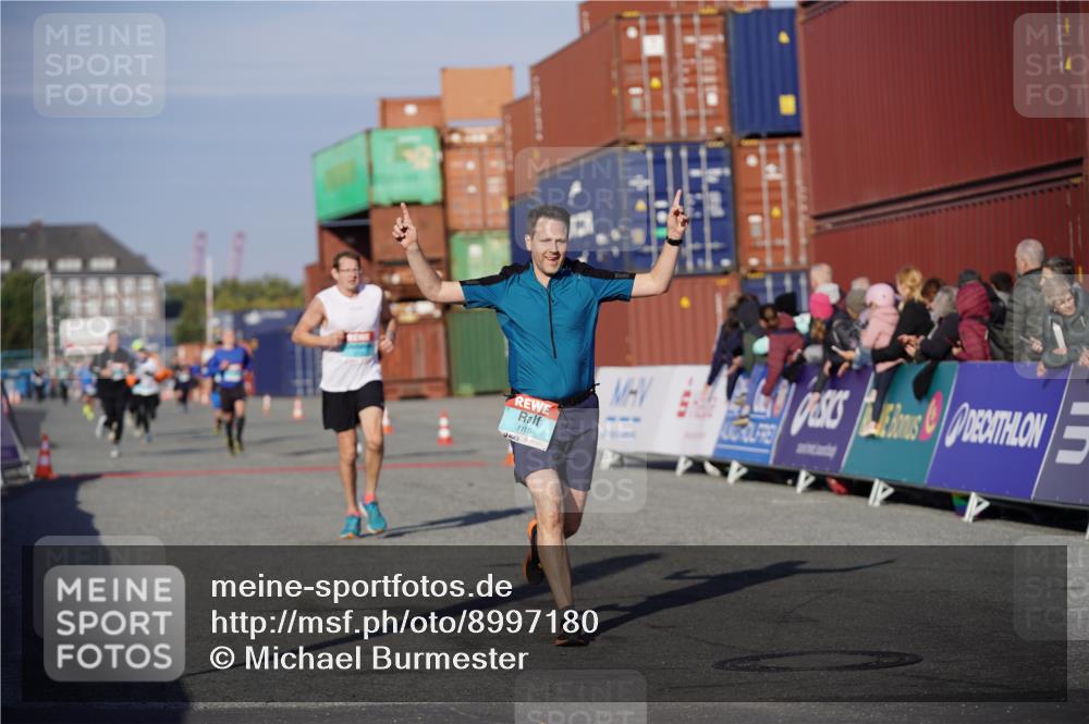 03.10.2025 - Köhlbrandbrückenlauf Michael Burmester http://msf.ph/oto/8997180 03.10.2025 10:01:04 Ziel 1110, 1115, 1176, 1517, 1602, 3091, 3458 meine-sportfotos.de