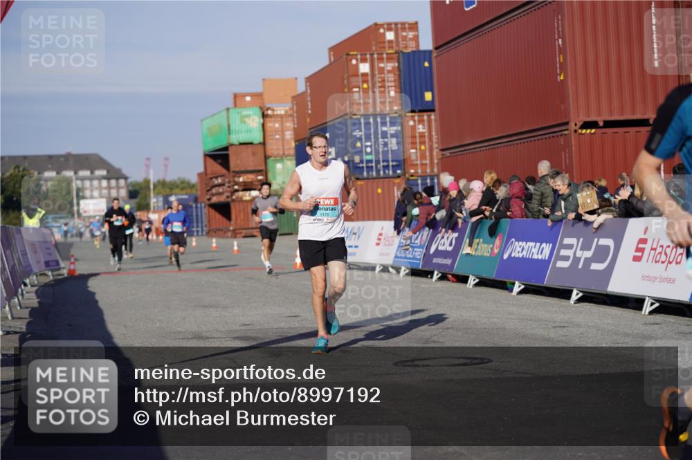 03.10.2025 - Köhlbrandbrückenlauf Michael Burmester http://msf.ph/oto/8997192 03.10.2025 10:01:06 Ziel 1110, 1115, 1176, 1517, 1602, 3091, 3458 meine-sportfotos.de