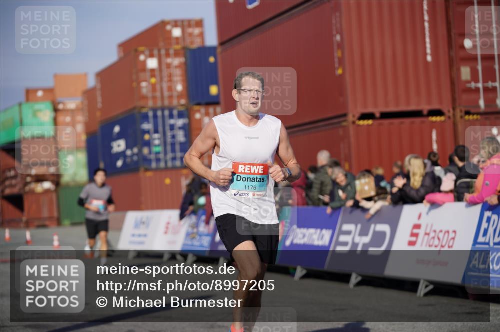 03.10.2025 - Köhlbrandbrückenlauf Michael Burmester http://msf.ph/oto/8997205 03.10.2025 10:01:08 Ziel 1110, 1115, 1157, 1176, 3091, 3817 meine-sportfotos.de