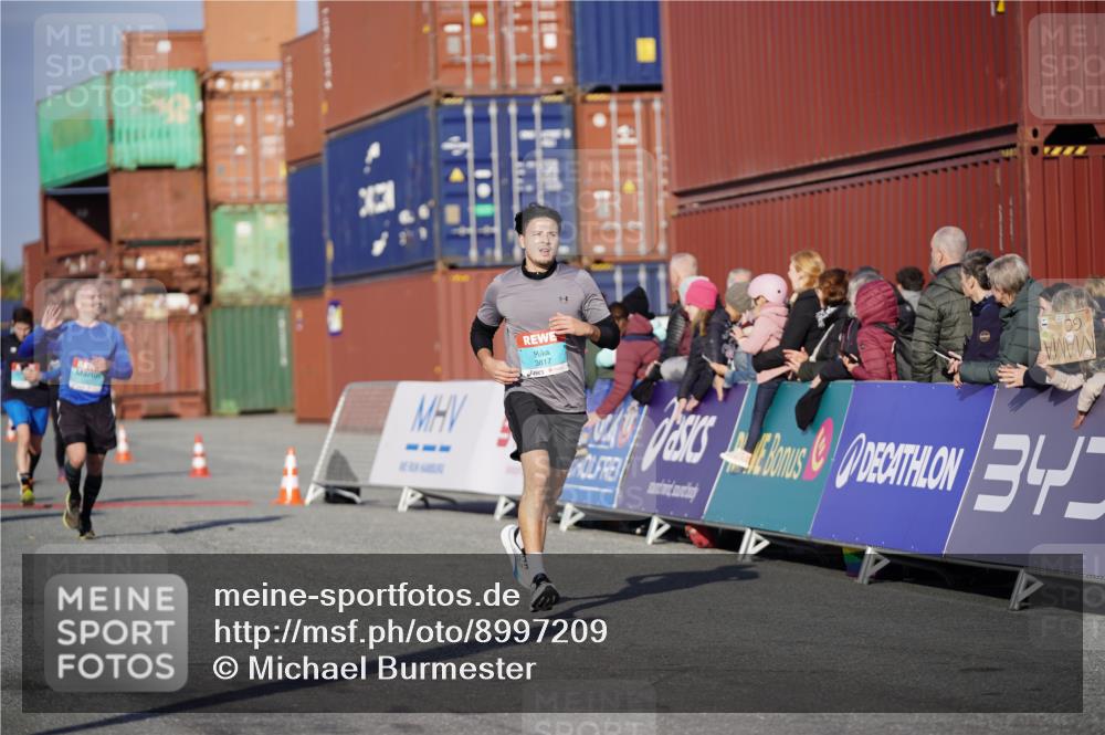 03.10.2025 - Köhlbrandbrückenlauf Michael Burmester http://msf.ph/oto/8997209 03.10.2025 10:01:09 Ziel 1115, 1122, 1157, 1176, 3817 meine-sportfotos.de