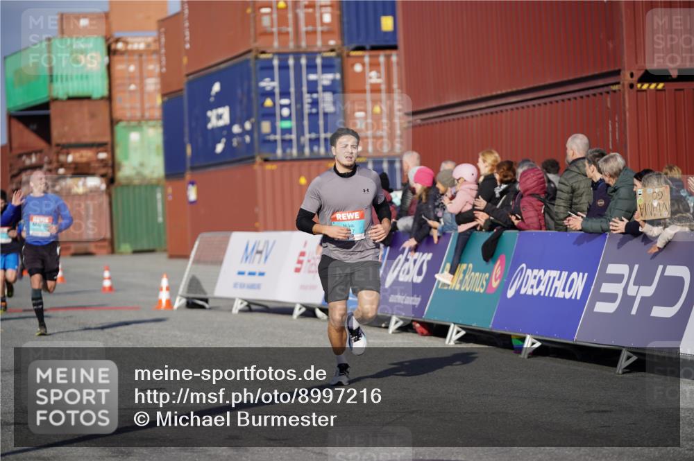 03.10.2025 - Köhlbrandbrückenlauf Michael Burmester http://msf.ph/oto/8997216 03.10.2025 10:01:09 Ziel 1115, 1122, 1157, 1176, 3817 meine-sportfotos.de