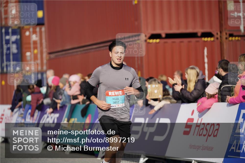 03.10.2025 - Köhlbrandbrückenlauf Michael Burmester http://msf.ph/oto/8997219 03.10.2025 10:01:10 Ziel 1115, 1122, 1157, 1176, 1316, 3164, 3817 meine-sportfotos.de
