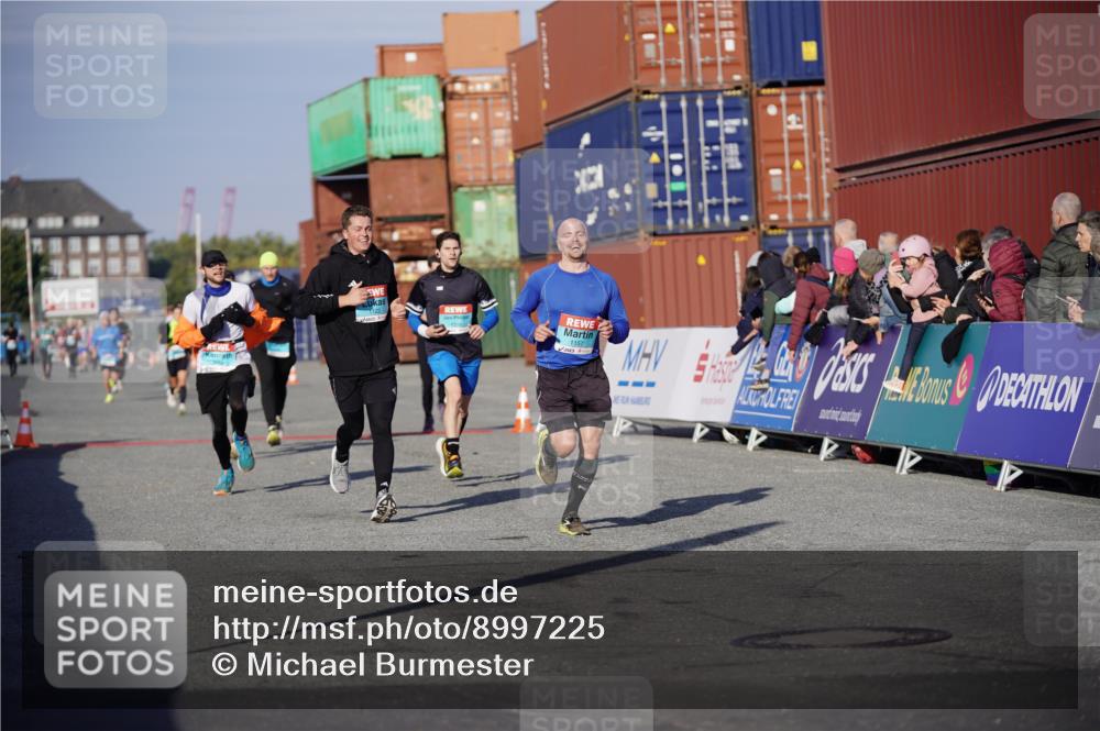 03.10.2025 - Köhlbrandbrückenlauf Michael Burmester http://msf.ph/oto/8997225 03.10.2025 10:01:12 Ziel 1115, 1122, 1157, 1176, 1316, 2940, 3164, 3204, 3817 meine-sportfotos.de
