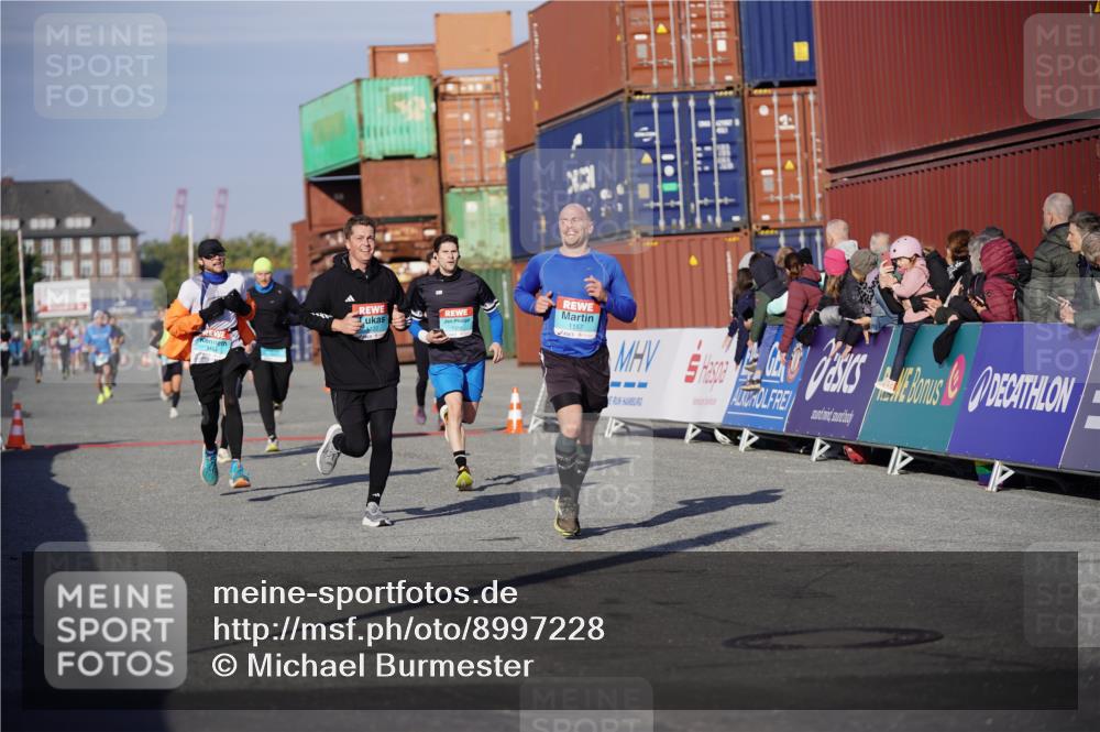 03.10.2025 - Köhlbrandbrückenlauf Michael Burmester http://msf.ph/oto/8997228 03.10.2025 10:01:12 Ziel 1115, 1122, 1157, 1176, 1316, 2940, 3164, 3204, 3817 meine-sportfotos.de