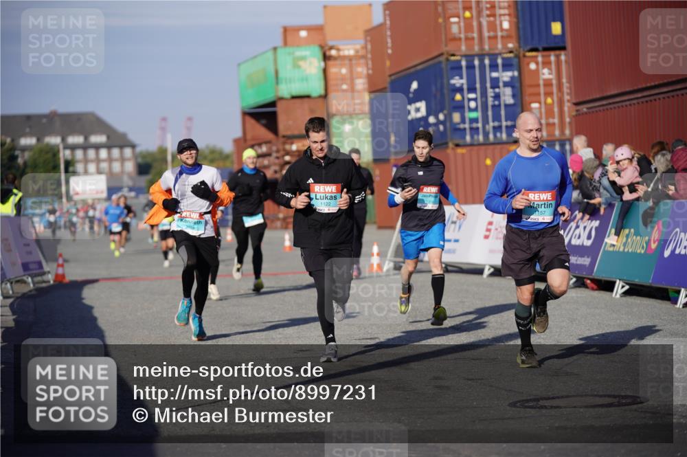 03.10.2025 - Köhlbrandbrückenlauf Michael Burmester http://msf.ph/oto/8997231 03.10.2025 10:01:13 Ziel 1122, 1157, 1176, 1316, 1368, 2940, 3164, 3204, 3817 meine-sportfotos.de