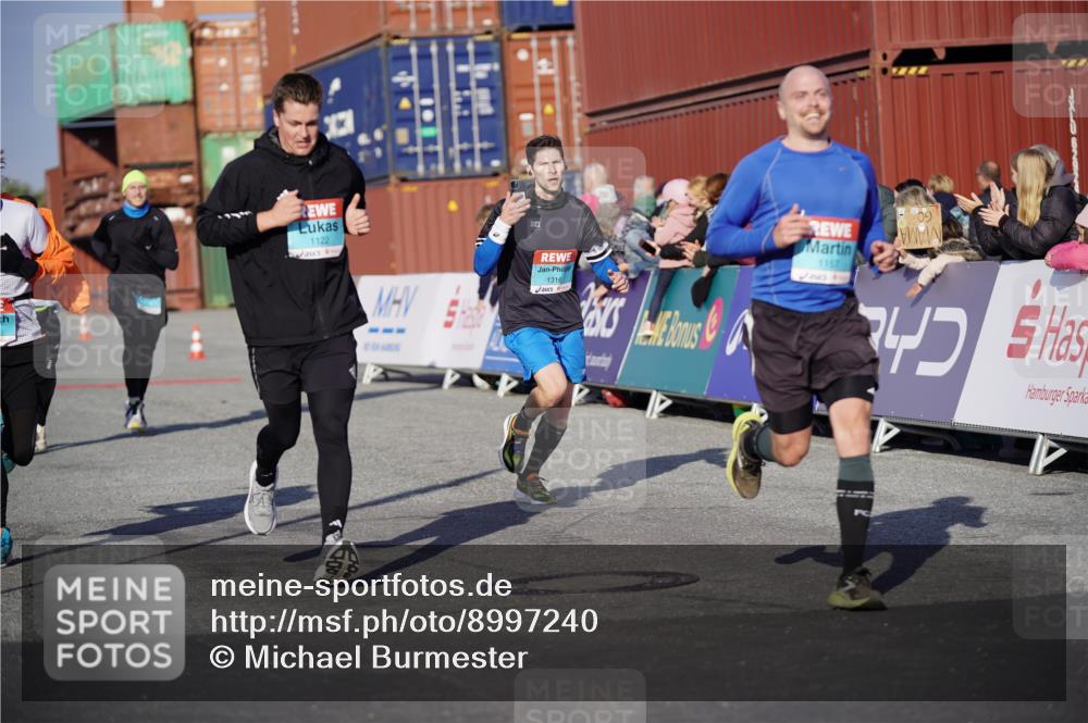 03.10.2025 - Köhlbrandbrückenlauf Michael Burmester http://msf.ph/oto/8997240 03.10.2025 10:01:14 Ziel 1122, 1157, 1176, 1316, 1368, 2940, 3164, 3204, 3817 meine-sportfotos.de