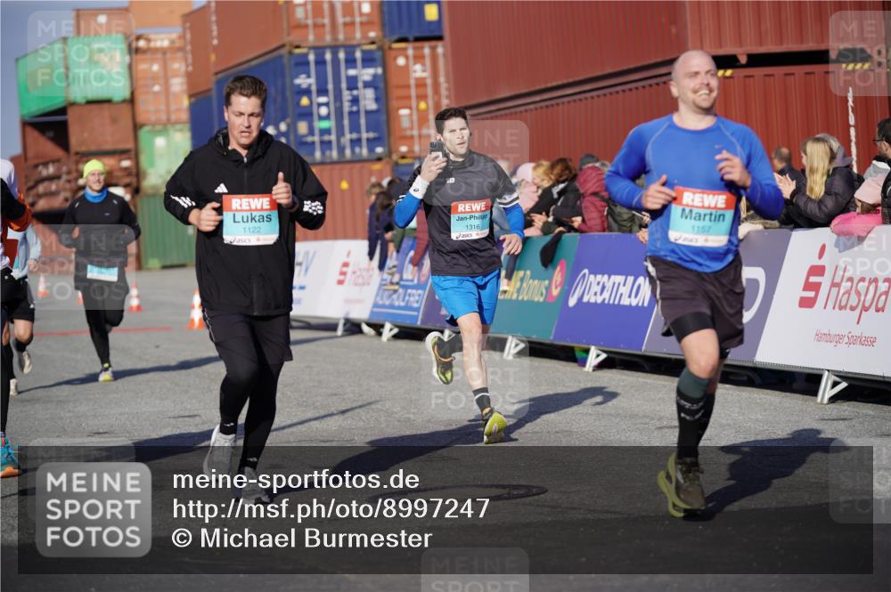 03.10.2025 - Köhlbrandbrückenlauf Michael Burmester http://msf.ph/oto/8997247 03.10.2025 10:01:14 Ziel 1122, 1157, 1176, 1316, 1368, 2940, 3164, 3204, 3817 meine-sportfotos.de