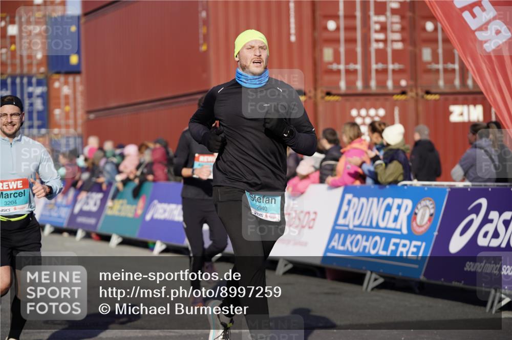 03.10.2025 - Köhlbrandbrückenlauf Michael Burmester http://msf.ph/oto/8997259 03.10.2025 10:01:18 Ziel 1122, 1157, 1316, 1368, 2940, 3164, 3204, 3454, 3817 meine-sportfotos.de