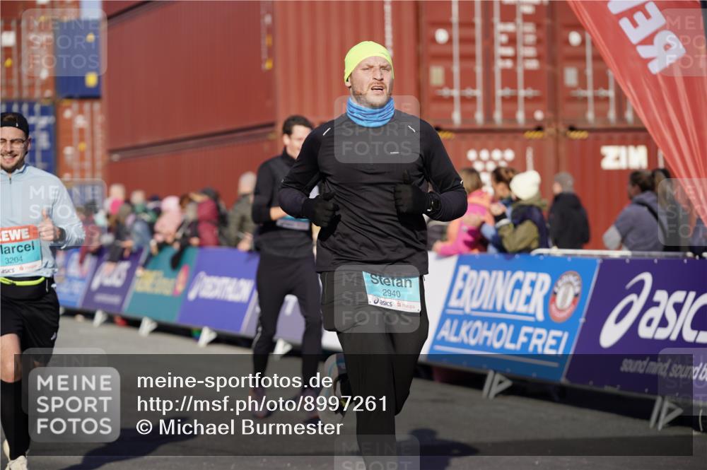 03.10.2025 - Köhlbrandbrückenlauf Michael Burmester http://msf.ph/oto/8997261 03.10.2025 10:01:18 Ziel 1122, 1157, 1316, 1368, 2940, 3164, 3204, 3454, 3817 meine-sportfotos.de