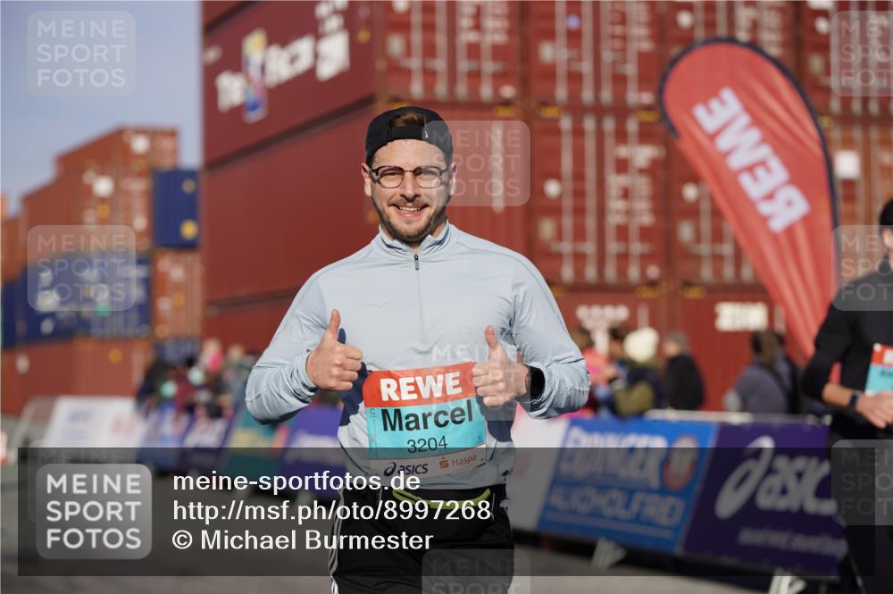03.10.2025 - Köhlbrandbrückenlauf Michael Burmester http://msf.ph/oto/8997268 03.10.2025 10:01:19 Ziel 1122, 1157, 1316, 1368, 2940, 3164, 3204, 3454, 3817 meine-sportfotos.de