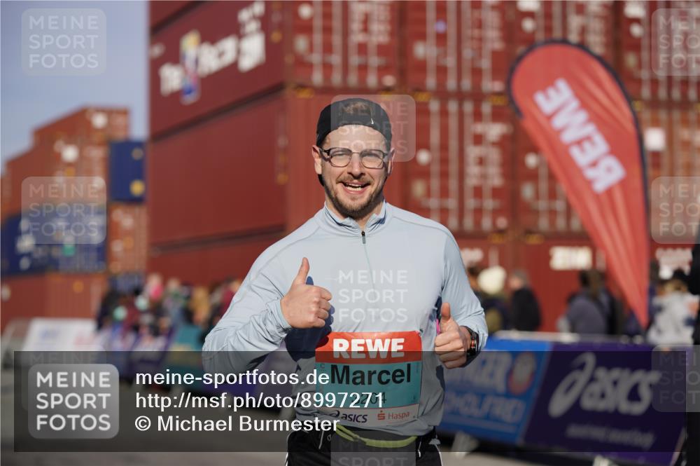 03.10.2025 - Köhlbrandbrückenlauf Michael Burmester http://msf.ph/oto/8997271 03.10.2025 10:01:19 Ziel 1122, 1157, 1316, 1368, 2940, 3164, 3204, 3454, 3817 meine-sportfotos.de
