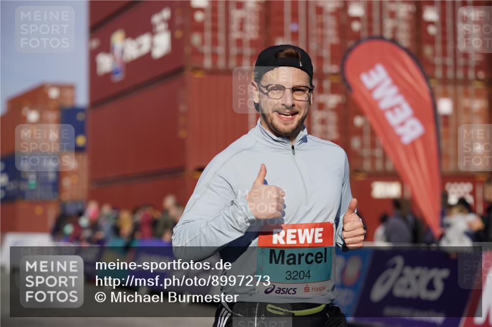 03.10.2025 - Köhlbrandbrückenlauf Michael Burmester http://msf.ph/oto/8997273 03.10.2025 10:01:19 Ziel 1122, 1157, 1316, 1368, 2940, 3164, 3204, 3454, 3817 meine-sportfotos.de