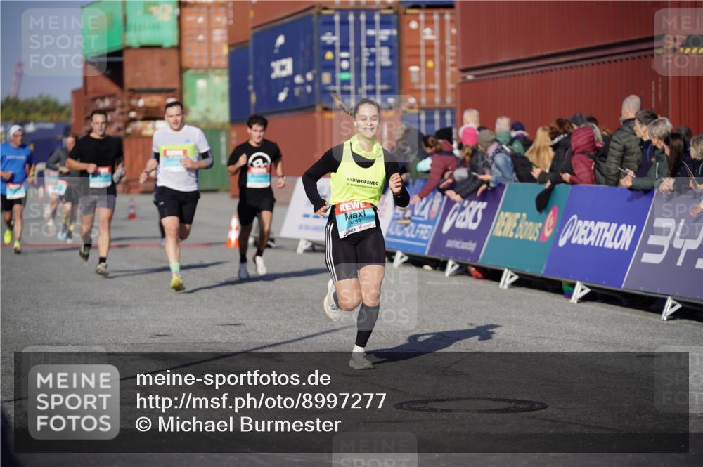 03.10.2025 - Köhlbrandbrückenlauf Michael Burmester http://msf.ph/oto/8997277 03.10.2025 10:01:21 Ziel 1021, 1122, 1146, 1226, 1316, 1368, 2901, 2940, 3164, 3204, 3454 meine-sportfotos.de