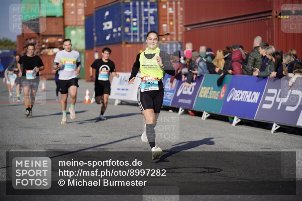 03.10.2025 - Köhlbrandbrückenlauf Michael Burmester http://msf.ph/oto/8997282 03.10.2025 10:01:21 Ziel 1021, 1122, 1146, 1226, 1316, 1368, 2901, 2940, 3164, 3204, 3454 meine-sportfotos.de