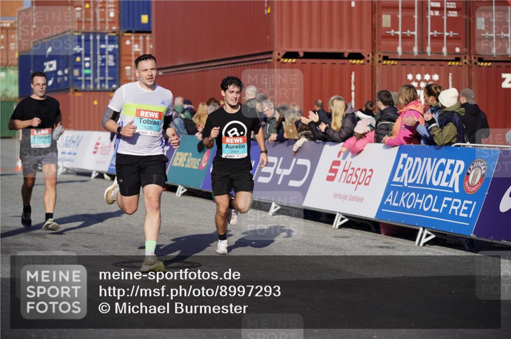 03.10.2025 - Köhlbrandbrückenlauf Michael Burmester http://msf.ph/oto/8997293 03.10.2025 10:01:24 Ziel 1021, 1146, 1226, 1368, 2901, 2940, 3204, 3454, 3568, 3813 meine-sportfotos.de