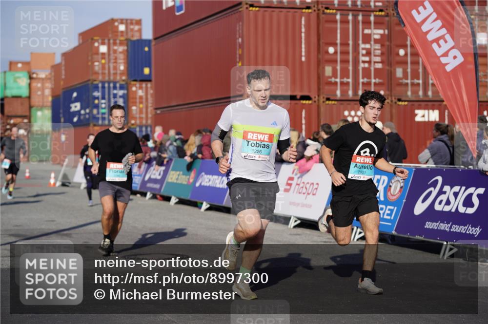 03.10.2025 - Köhlbrandbrückenlauf Michael Burmester http://msf.ph/oto/8997300 03.10.2025 10:01:24 Ziel 1021, 1146, 1226, 1368, 2901, 2940, 3204, 3454, 3568, 3813 meine-sportfotos.de