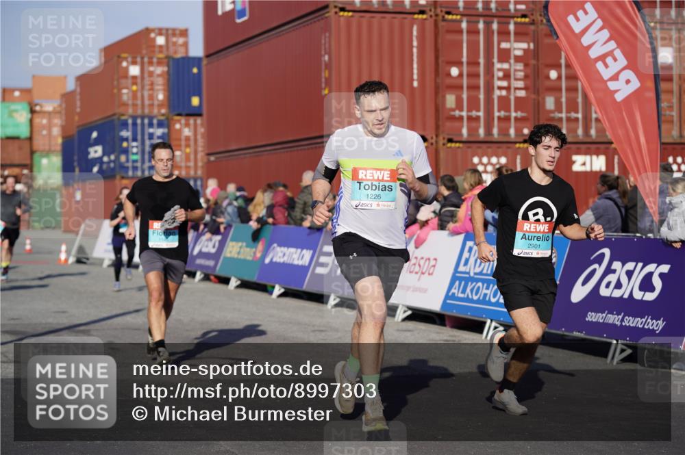 03.10.2025 - Köhlbrandbrückenlauf Michael Burmester http://msf.ph/oto/8997303 03.10.2025 10:01:25 Ziel 1021, 1146, 1226, 1368, 1396, 2901, 3454, 3568, 3813 meine-sportfotos.de