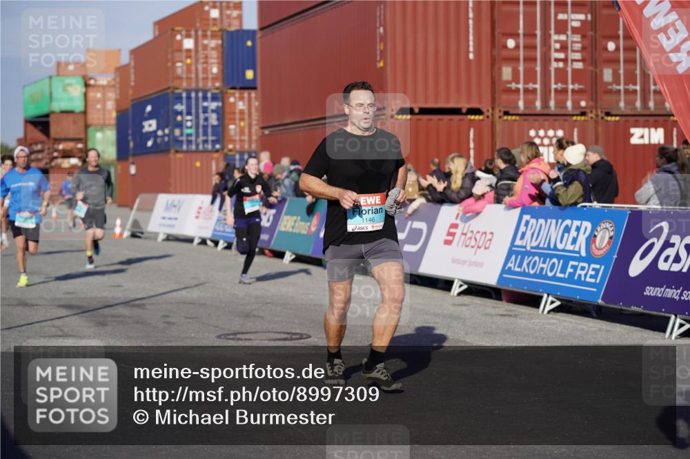 03.10.2025 - Köhlbrandbrückenlauf Michael Burmester http://msf.ph/oto/8997309 03.10.2025 10:01:25 Ziel 1021, 1146, 1226, 1368, 1396, 2901, 3454, 3568, 3813 meine-sportfotos.de