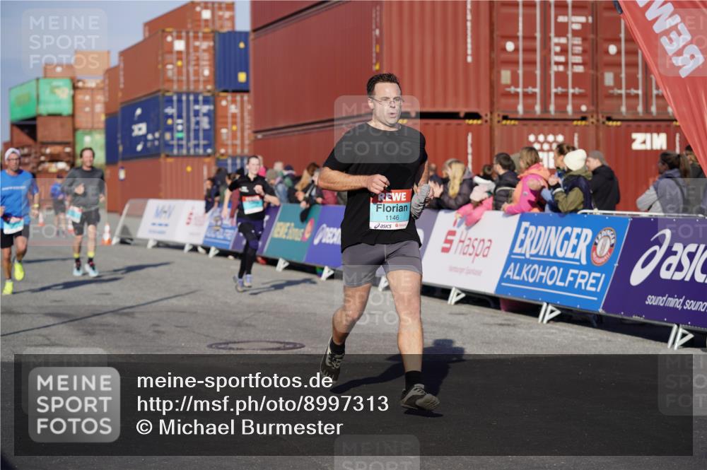 03.10.2025 - Köhlbrandbrückenlauf Michael Burmester http://msf.ph/oto/8997313 03.10.2025 10:01:26 Ziel 1021, 1146, 1226, 1396, 2901, 3454, 3568, 3813 meine-sportfotos.de