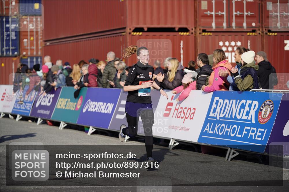 03.10.2025 - Köhlbrandbrückenlauf Michael Burmester http://msf.ph/oto/8997316 03.10.2025 10:01:27 Ziel 1021, 1146, 1226, 1396, 2901, 3454, 3568, 3813 meine-sportfotos.de