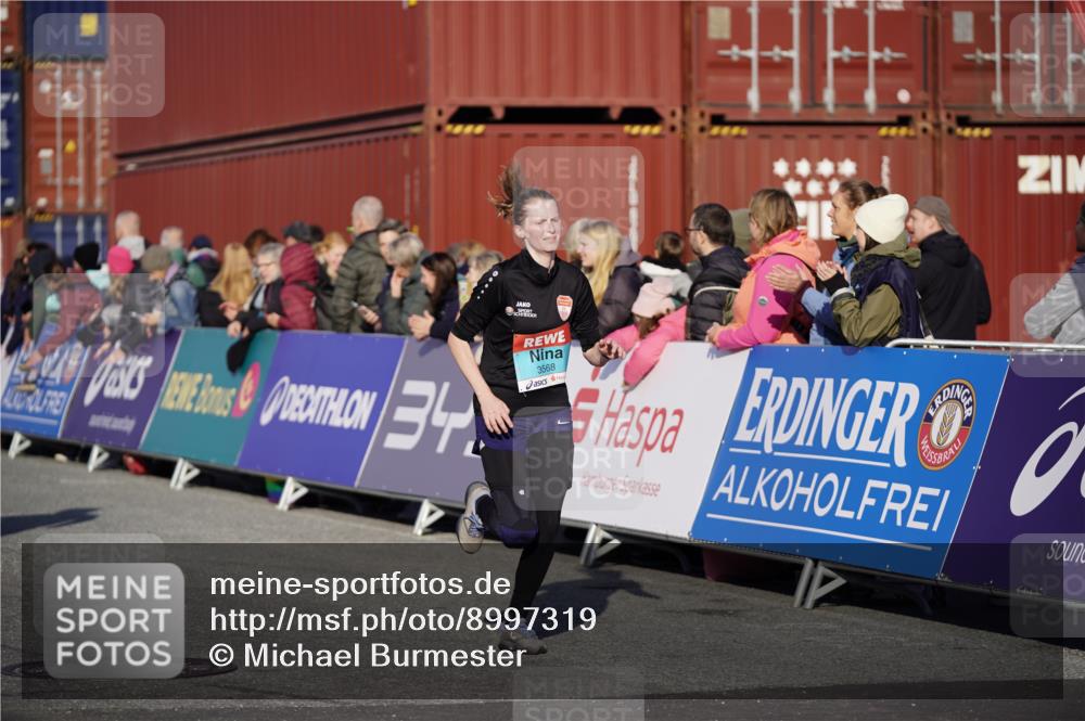 03.10.2025 - Köhlbrandbrückenlauf Michael Burmester http://msf.ph/oto/8997319 03.10.2025 10:01:27 Ziel 1021, 1146, 1226, 1396, 2901, 3454, 3568, 3813 meine-sportfotos.de