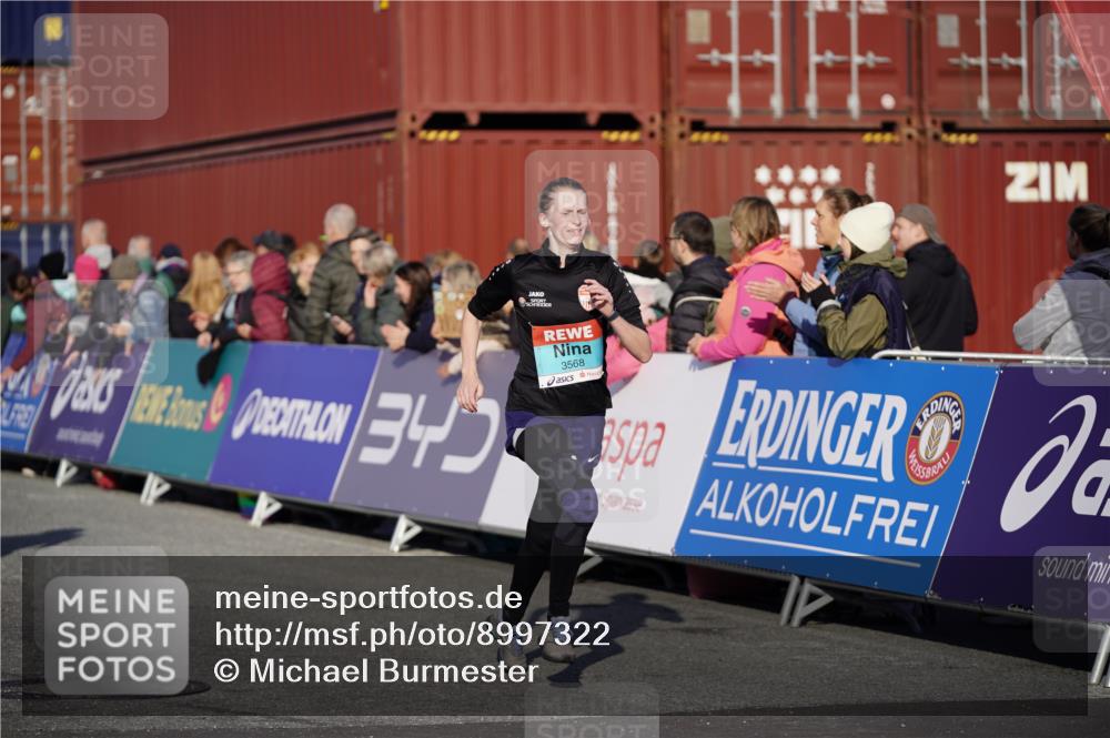 03.10.2025 - Köhlbrandbrückenlauf Michael Burmester http://msf.ph/oto/8997322 03.10.2025 10:01:27 Ziel 1021, 1146, 1226, 1396, 2901, 3454, 3568, 3813 meine-sportfotos.de