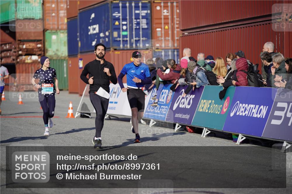 03.10.2025 - Köhlbrandbrückenlauf Michael Burmester http://msf.ph/oto/8997361 03.10.2025 10:01:32 Ziel 1021, 1146, 1226, 1279, 1396, 1526, 2694, 2901, 2979, 3568, 3813 meine-sportfotos.de