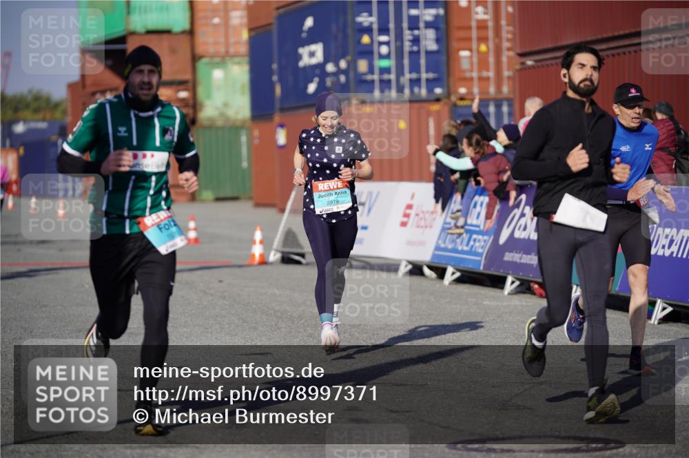 03.10.2025 - Köhlbrandbrückenlauf Michael Burmester http://msf.ph/oto/8997371 03.10.2025 10:01:34 Ziel 1043, 1279, 1396, 1526, 2694, 2857, 2979, 3403, 3568, 3813 meine-sportfotos.de