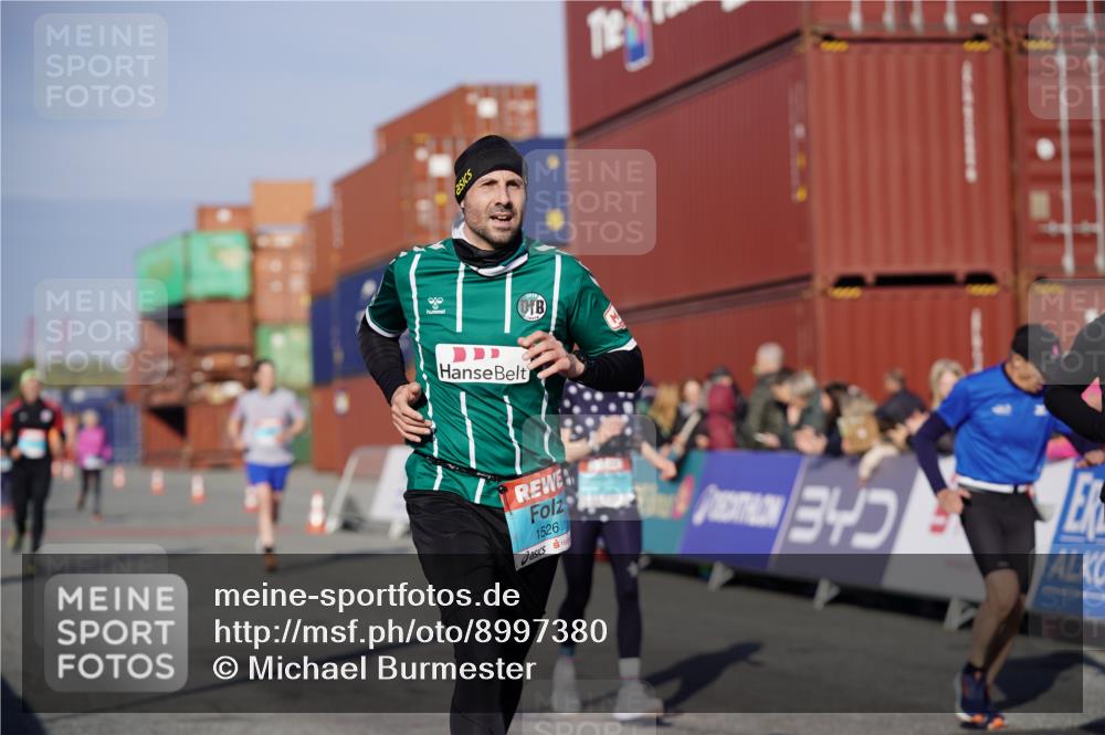 03.10.2025 - Köhlbrandbrückenlauf Michael Burmester http://msf.ph/oto/8997380 03.10.2025 10:01:35 Ziel 1043, 1279, 1396, 1526, 2694, 2857, 2979, 3403, 3568, 3813 meine-sportfotos.de
