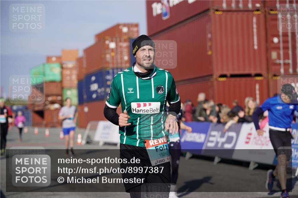 03.10.2025 - Köhlbrandbrückenlauf Michael Burmester http://msf.ph/oto/8997387 03.10.2025 10:01:36 Ziel 1043, 1279, 1396, 1526, 2694, 2857, 2979, 3403 meine-sportfotos.de
