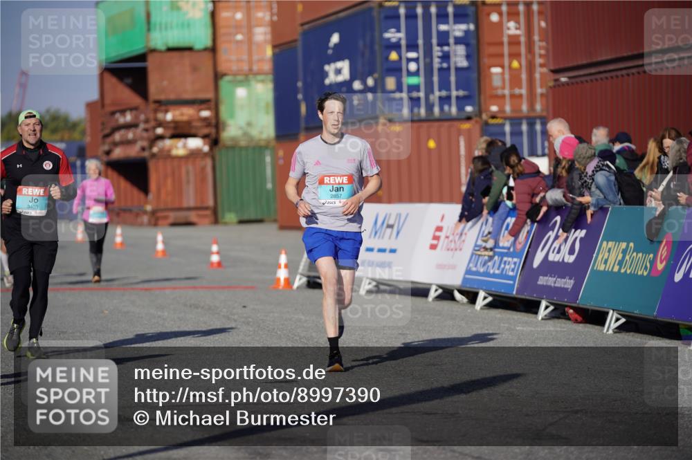 03.10.2025 - Köhlbrandbrückenlauf Michael Burmester http://msf.ph/oto/8997390 03.10.2025 10:01:37 Ziel 1043, 1279, 1396, 1526, 2694, 2857, 2979, 3403 meine-sportfotos.de