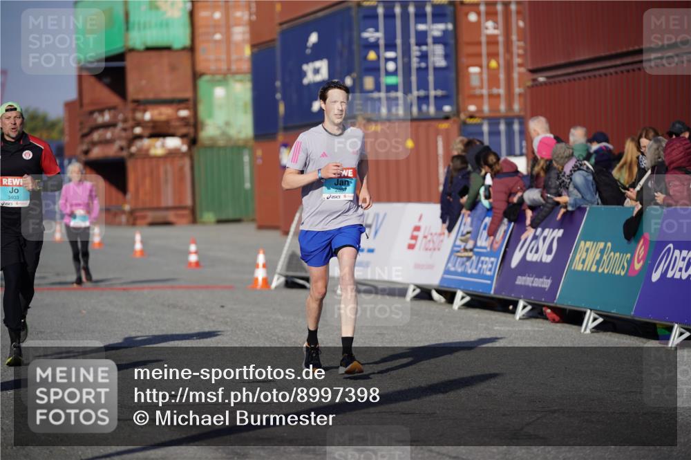 03.10.2025 - Köhlbrandbrückenlauf Michael Burmester http://msf.ph/oto/8997398 03.10.2025 10:01:37 Ziel 1043, 1279, 1396, 1526, 2694, 2857, 2979, 3403 meine-sportfotos.de