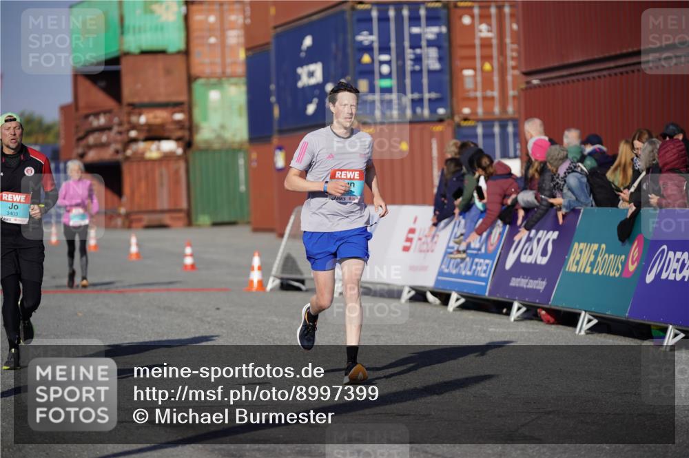 03.10.2025 - Köhlbrandbrückenlauf Michael Burmester http://msf.ph/oto/8997399 03.10.2025 10:01:37 Ziel 1043, 1279, 1396, 1526, 2694, 2857, 2979, 3403 meine-sportfotos.de