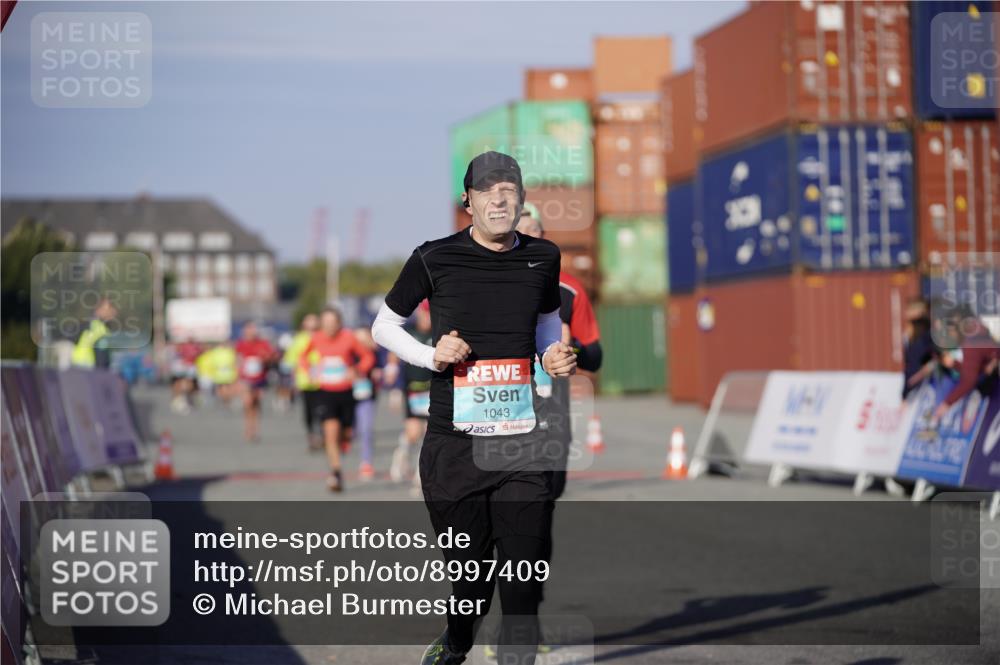 03.10.2025 - Köhlbrandbrückenlauf Michael Burmester http://msf.ph/oto/8997409 03.10.2025 10:01:39 Ziel 1043, 1165, 1279, 1526, 2694, 2857, 2979, 3263, 3264, 3403 meine-sportfotos.de