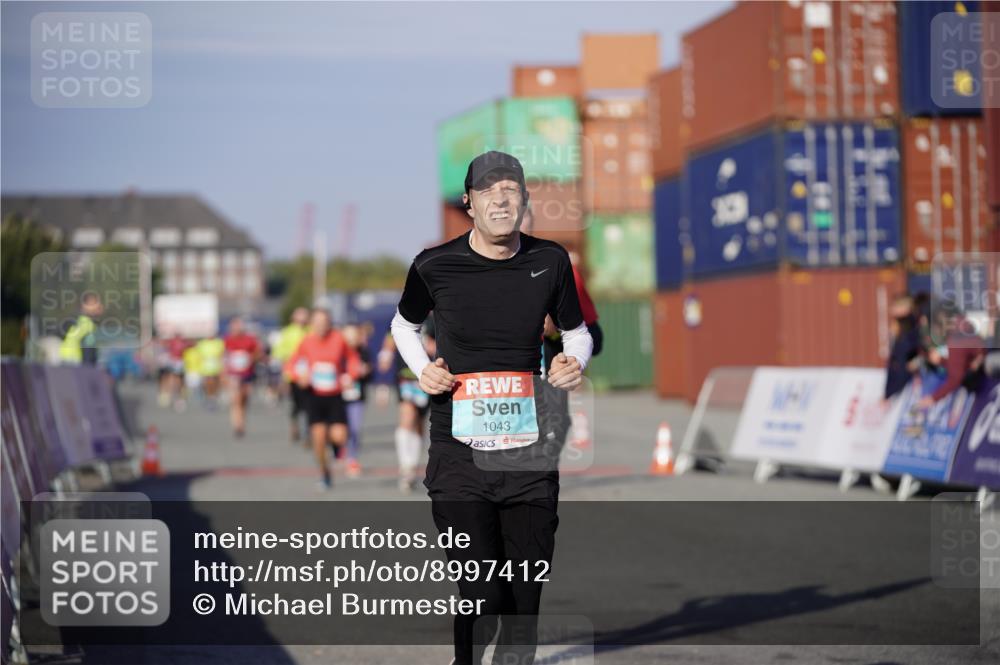 03.10.2025 - Köhlbrandbrückenlauf Michael Burmester http://msf.ph/oto/8997412 03.10.2025 10:01:39 Ziel 1043, 1165, 1279, 1526, 2694, 2857, 2979, 3263, 3264, 3403 meine-sportfotos.de