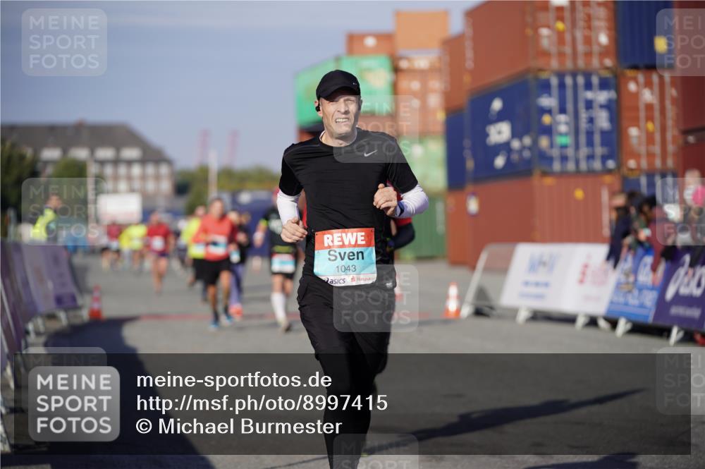 03.10.2025 - Köhlbrandbrückenlauf Michael Burmester http://msf.ph/oto/8997415 03.10.2025 10:01:39 Ziel 1043, 1165, 1279, 1526, 2694, 2857, 2979, 3263, 3264, 3403 meine-sportfotos.de