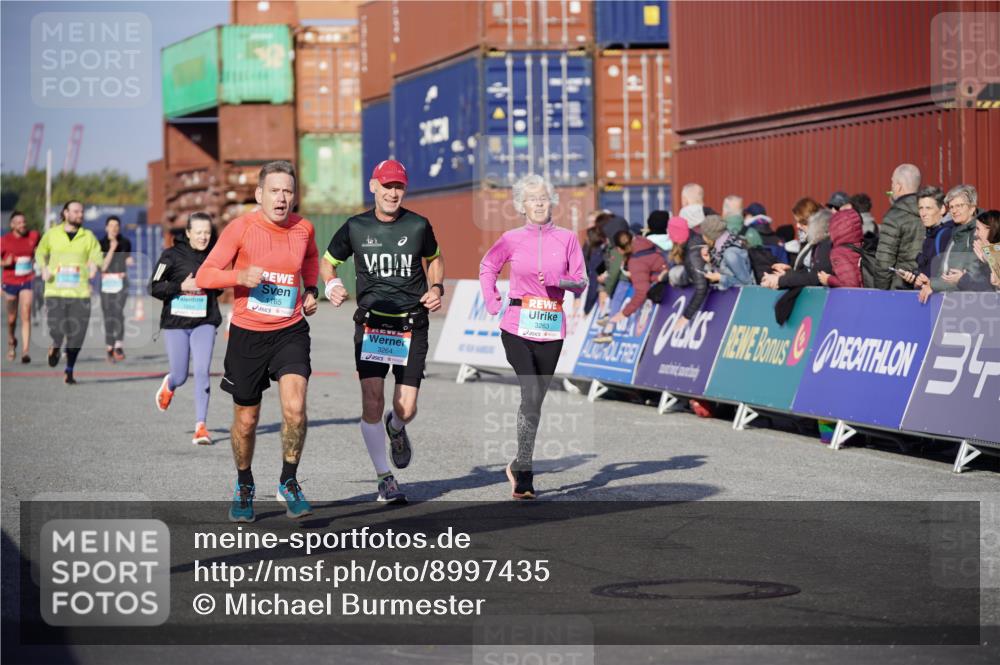 03.10.2025 - Köhlbrandbrückenlauf Michael Burmester http://msf.ph/oto/8997435 03.10.2025 10:01:43 Ziel 1043, 1165, 1284, 2857, 2889, 3263, 3264, 3403 meine-sportfotos.de