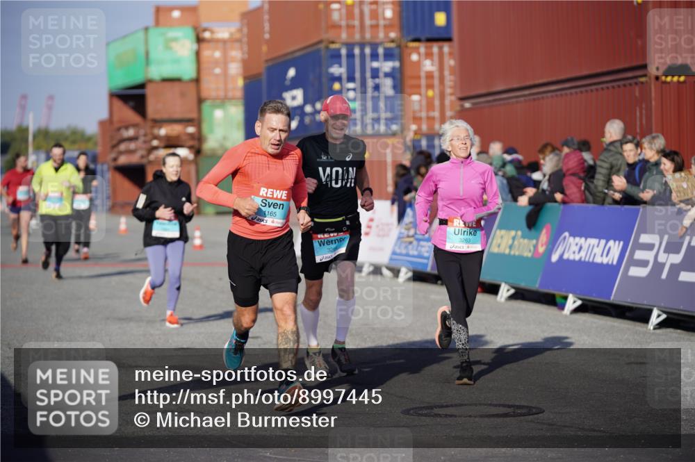 03.10.2025 - Köhlbrandbrückenlauf Michael Burmester http://msf.ph/oto/8997445 03.10.2025 10:01:44 Ziel 1043, 1165, 1284, 2857, 2889, 3263, 3264, 3403 meine-sportfotos.de