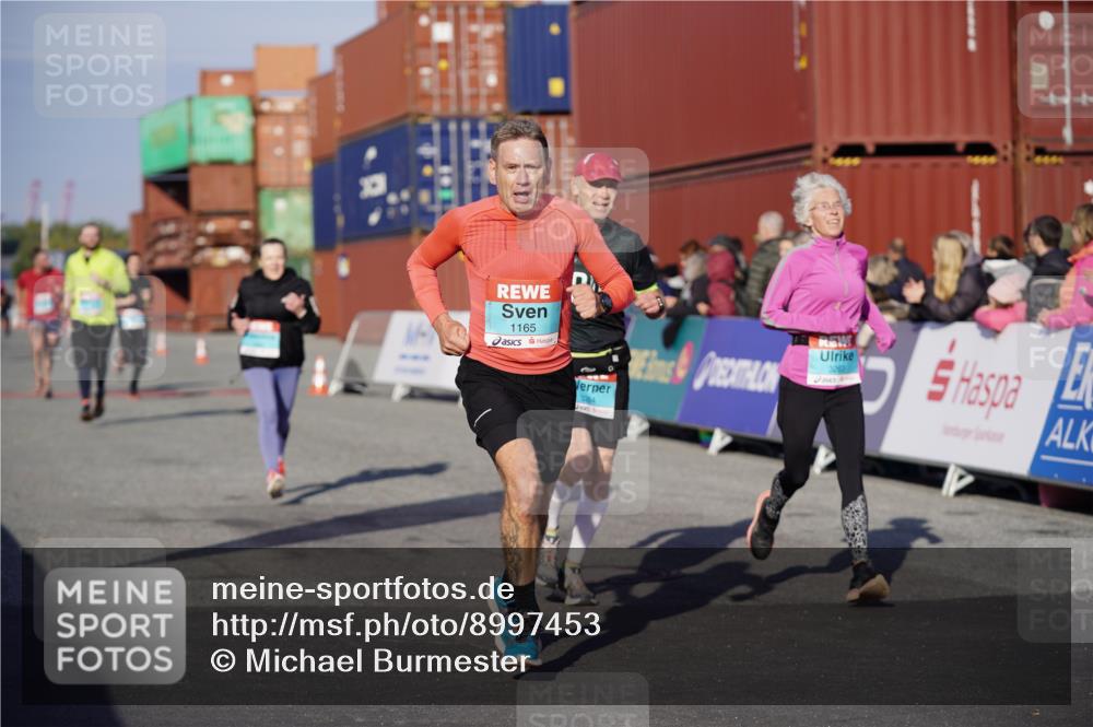 03.10.2025 - Köhlbrandbrückenlauf Michael Burmester http://msf.ph/oto/8997453 03.10.2025 10:01:44 Ziel 1043, 1165, 1284, 2857, 2889, 3263, 3264, 3403 meine-sportfotos.de