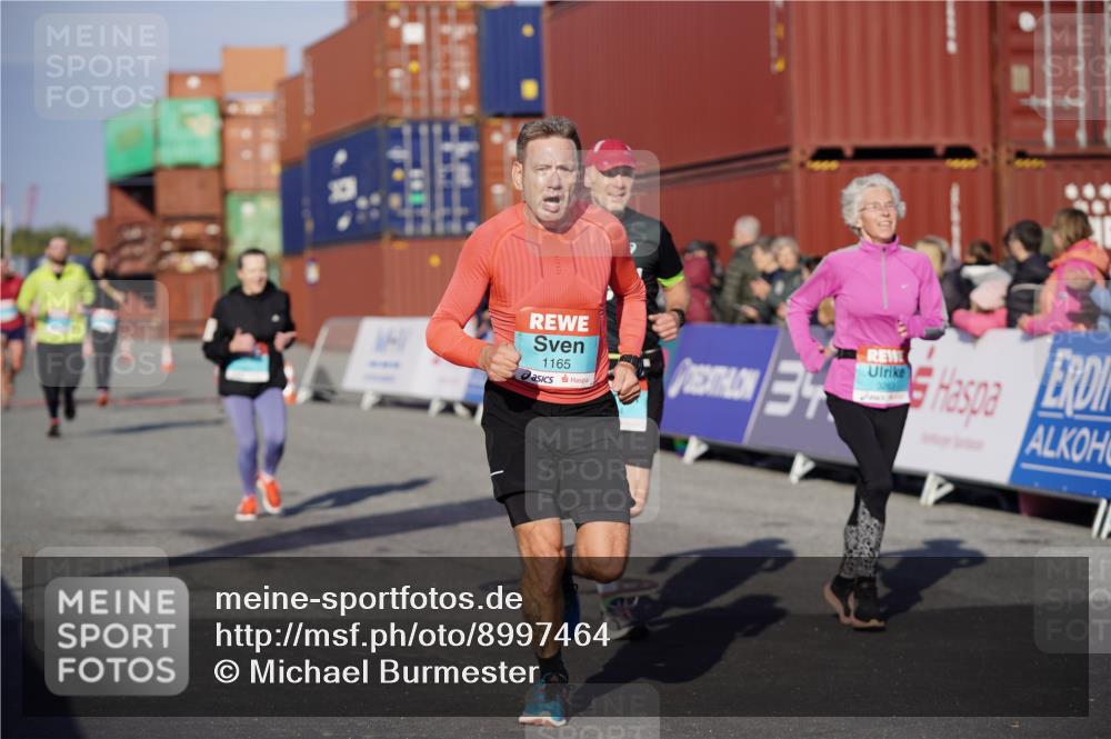 03.10.2025 - Köhlbrandbrückenlauf Michael Burmester http://msf.ph/oto/8997464 03.10.2025 10:01:45 Ziel 1043, 1165, 1273, 1284, 1767, 2857, 2889, 3263, 3264, 3403 meine-sportfotos.de