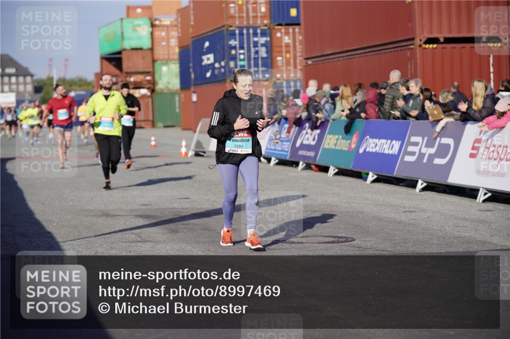 03.10.2025 - Köhlbrandbrückenlauf Michael Burmester http://msf.ph/oto/8997469 03.10.2025 10:01:46 Ziel 1165, 1194, 1273, 1284, 1767, 2857, 2889, 3263, 3264, 3403 meine-sportfotos.de