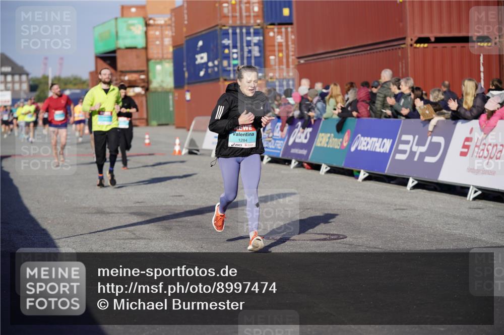 03.10.2025 - Köhlbrandbrückenlauf Michael Burmester http://msf.ph/oto/8997474 03.10.2025 10:01:46 Ziel 1165, 1194, 1273, 1284, 1767, 2857, 2889, 3263, 3264, 3403 meine-sportfotos.de