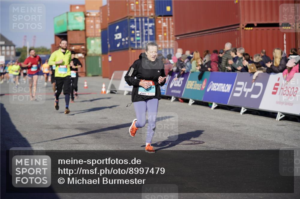 03.10.2025 - Köhlbrandbrückenlauf Michael Burmester http://msf.ph/oto/8997479 03.10.2025 10:01:46 Ziel 1165, 1194, 1273, 1284, 1767, 2857, 2889, 3263, 3264, 3403 meine-sportfotos.de