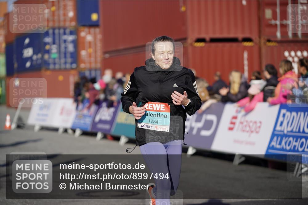 03.10.2025 - Köhlbrandbrückenlauf Michael Burmester http://msf.ph/oto/8997494 03.10.2025 10:01:47 Ziel 1165, 1194, 1273, 1284, 1767, 2889, 3263, 3264 meine-sportfotos.de