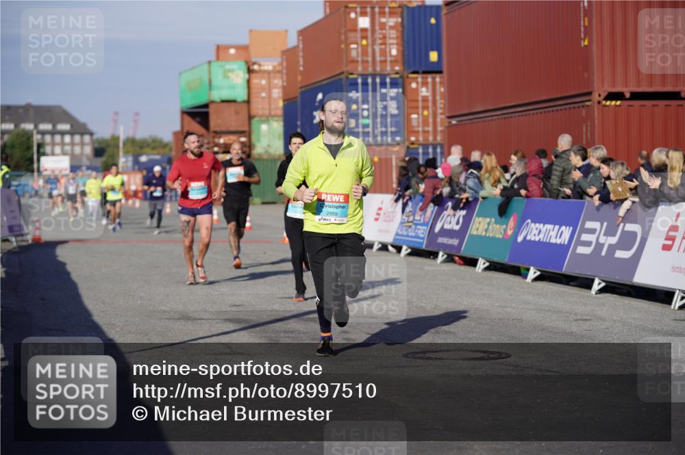 03.10.2025 - Köhlbrandbrückenlauf Michael Burmester http://msf.ph/oto/8997510 03.10.2025 10:01:48 Ziel 1165, 1194, 1273, 1284, 1767, 2889, 3263, 3264 meine-sportfotos.de
