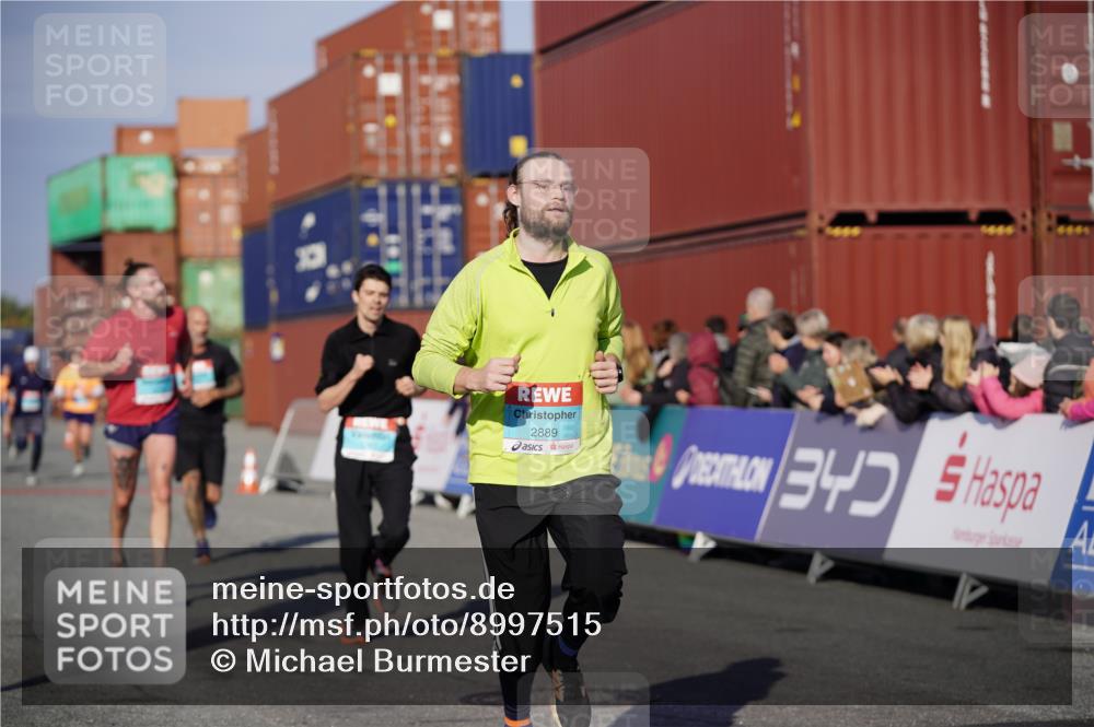 03.10.2025 - Köhlbrandbrückenlauf Michael Burmester http://msf.ph/oto/8997515 03.10.2025 10:01:49 Ziel 1165, 1194, 1273, 1284, 1767, 2889, 3263, 3264 meine-sportfotos.de